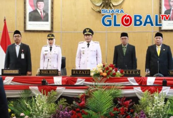 Penyampaian visi misi Bupati dan Wakil Bupati Sidoarjo di Sidang paripurna DPRD kabupaten Sidoarjo pada 4 Maret 2025