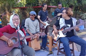 IMG-20250701-WA0006-300x197 Grup Musik SKA  REP Coustik Ramaikan Car Free Day Simpang Lima