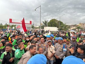 IMG-20250902-WA0004-300x225 Ratusan Ojol GODAMS Gelar Aksi Solidaritas Kapolda Sampaikan Bela Sungkawa
