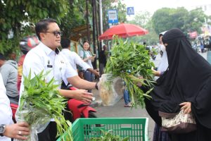 IMG-20250917-WA0017-300x200 Rutan Jakarta Pusat Salurkan Hasil Panen Kangkung Kepada Masyarakat